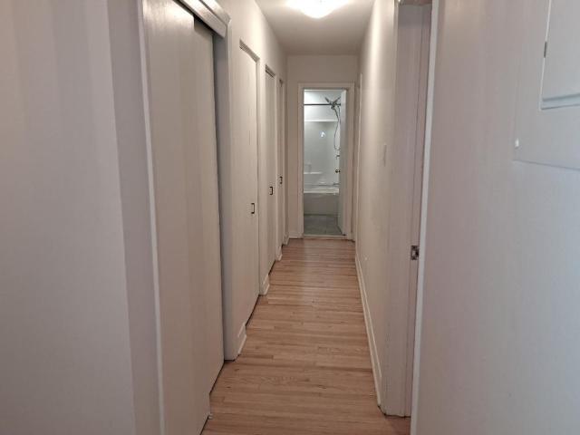 TRÈS GRAND ET LUXUEUX 4½ À LOUER À POINTE CLAIRE