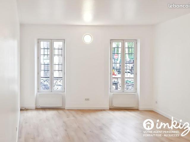 Très grand studio avec mezzanine idéalement situé