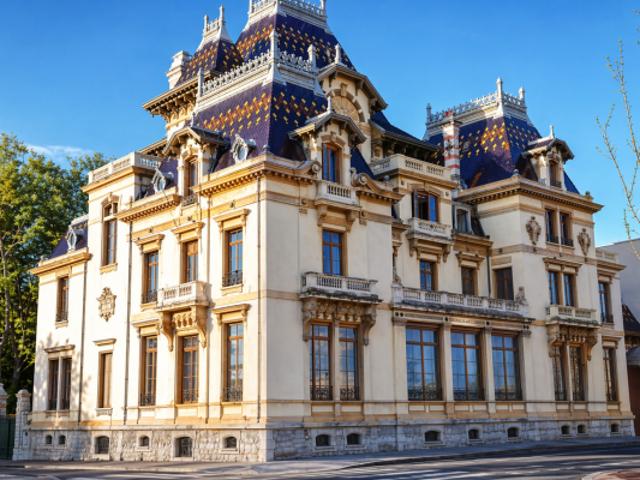 TRES GRAND Type 2 DERNIER ETAGE avec 26 m2 de TERRASSE ! à MONPLAISIR LUMIERE !