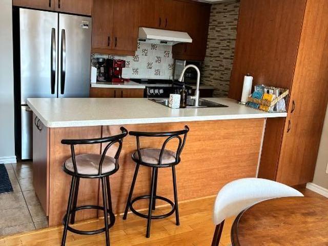 Très grand 3 1/2 condo