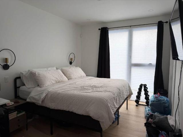 Très grand 3 chambres lumineux avec stationnement