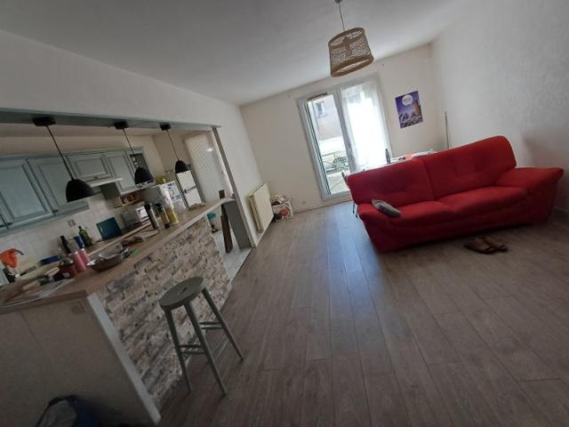 Très grande chambre à 2 pas de Moulin Vert Tram T7