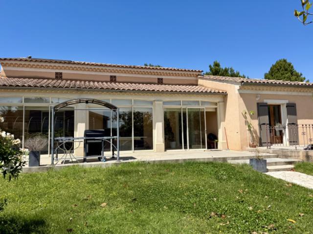 Trés grande maison au coeur de SARRIANS