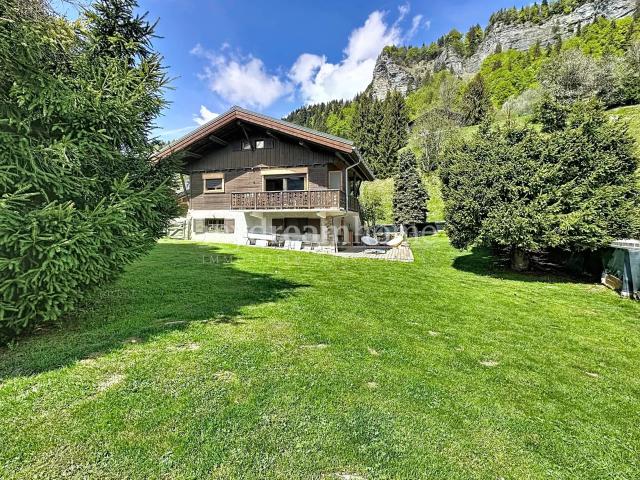 TRES JOLI CHALET VUE MONT BLANC ET TERRAIN PLAT CONSTRUCTIBLE SU