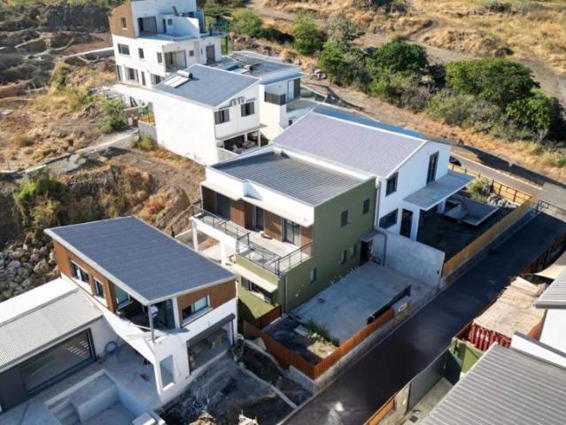 Très jolie maison contemporaine neuve! Trois Bassins