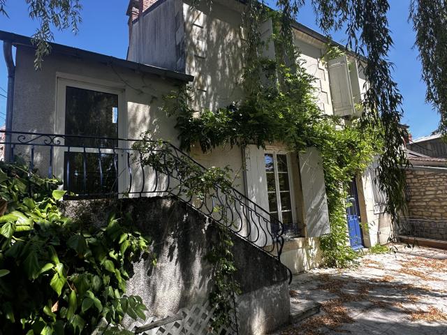 Très jolie maison de caractère en pierre Quartier recherché des Montapins à Nevers