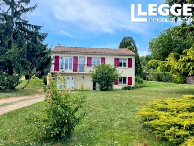 Très jolie maison des années 1980 située sur une magnifique parcelle divisible de 3 032 m²