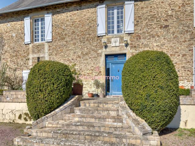 Très jolie maison en campagne isolée, carrière, boxes et piscine couverte