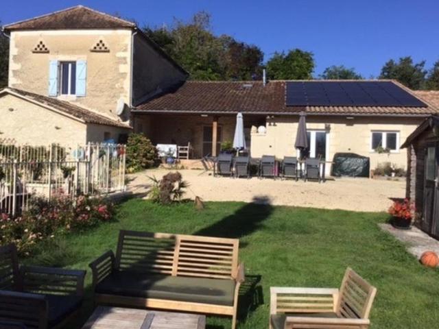 Très jolie maison en pierre située à la campagne