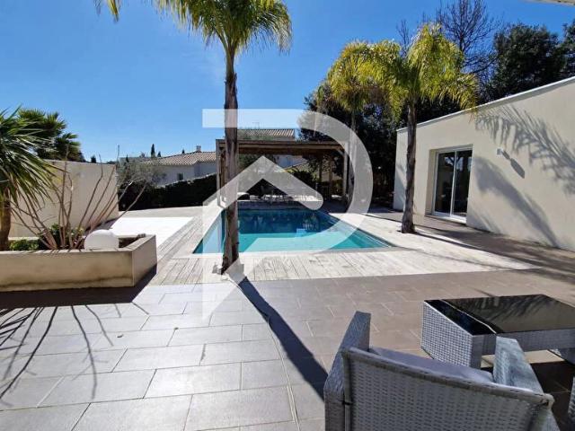 TRES JOLIE CONTEMPORAINE DE PLAIN PIED