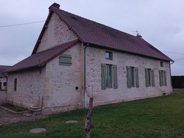 Très jolie corps de ferme rénové sur terrain de 15054 M² avec grange dépendances et maison habitable sur 138m²