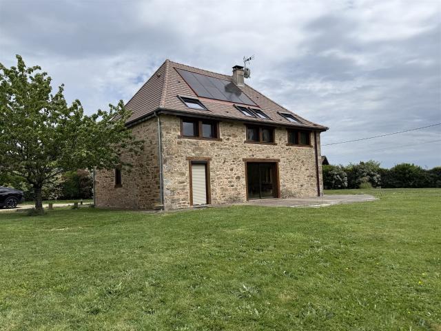 Très Jolie Fermette Avec Terrain DPE C 149m² Saint Priest Ligoure