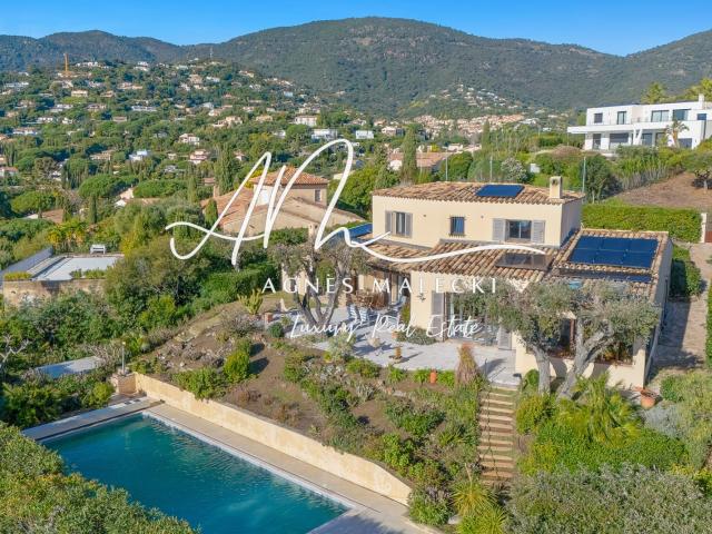 Tres Proche Des Plages Vue Mer Panoramique Dans Petit Domain. 180m² Cavalaire sur Mer