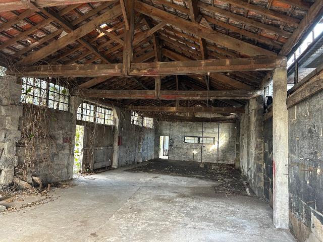 Très rare sur ce secteur hangar / terrain