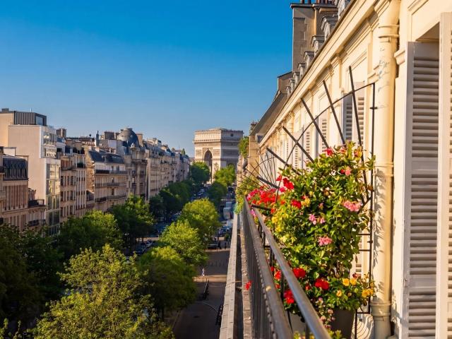 Très rare: une grande surface en étage élevé avenue Hoche 708m² Paris 8ème