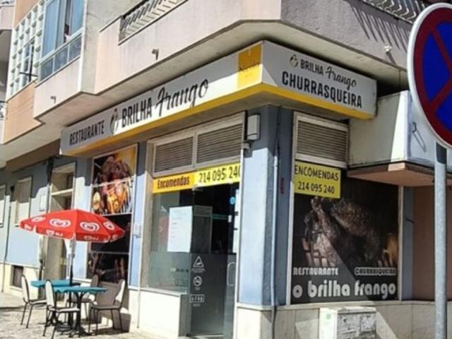 Trespasse de Restaurante & Churrasqueira Tradicional com Cozinha Industrial Completa, Monta Cargas e Esplanada!