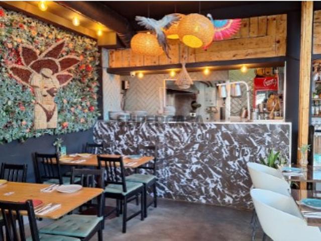 Trespasse de Restaurante de Charme com 2 pisos e Esplanada Oportunidade Única