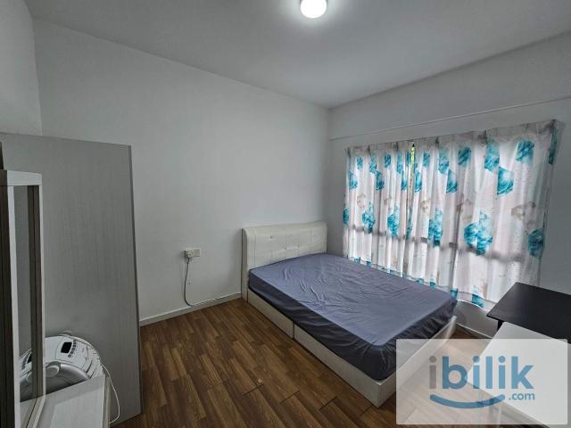 Tri Pinnacle female aircond Master room included utilities shared bathroom