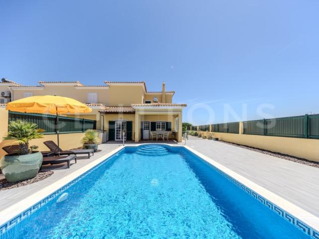 TRIANGULO DOURADO Moradia em condomínio privado, perto de Vale do Lobo