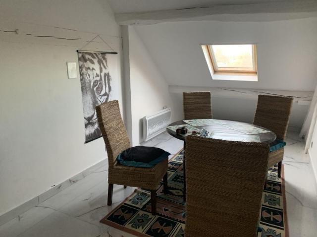 Triangle d’or 2 pièces de 50m2 au sol meubles 810€