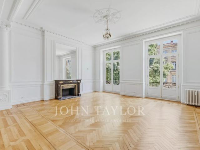 TRIANGLE D'OR APPARTEMENT D'EXCEPTION JOHN. TAYLOR