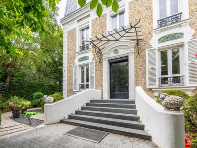 Triangle d'or, belle propriété avec maison de Maître et maison annexe sur jardin et piscine