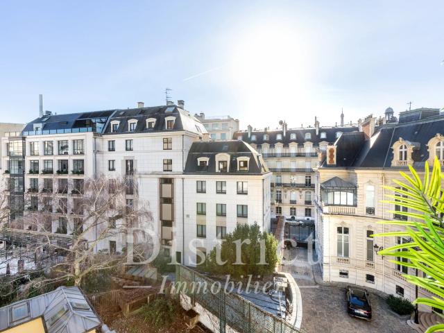 Triangle d'Or. Vues dégagées. 2 pièces de 40m² plein Sud. Balcon