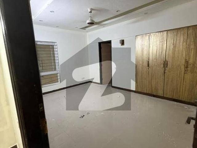 Tricon tower apartment for rent bath island