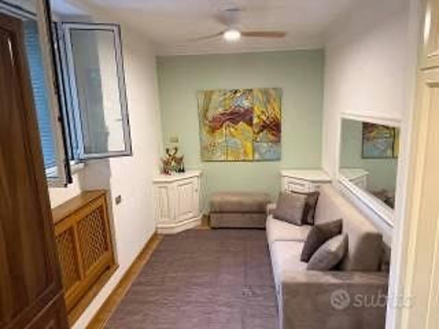 TRIESTE MONOLOCALE ARREDATo CON INGRESSO INDIPENDE