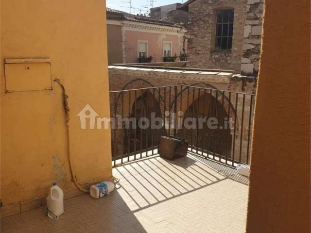 Trilocale 65 m², Centro, Minturno