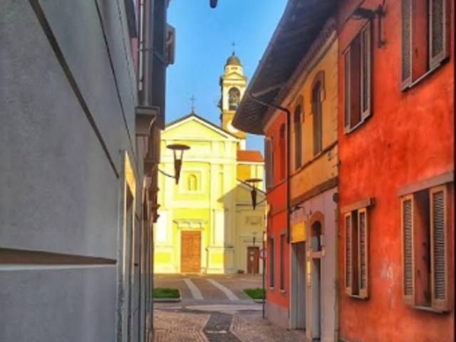 TRILOCALE CON BALCONE E CANTINA ARESE