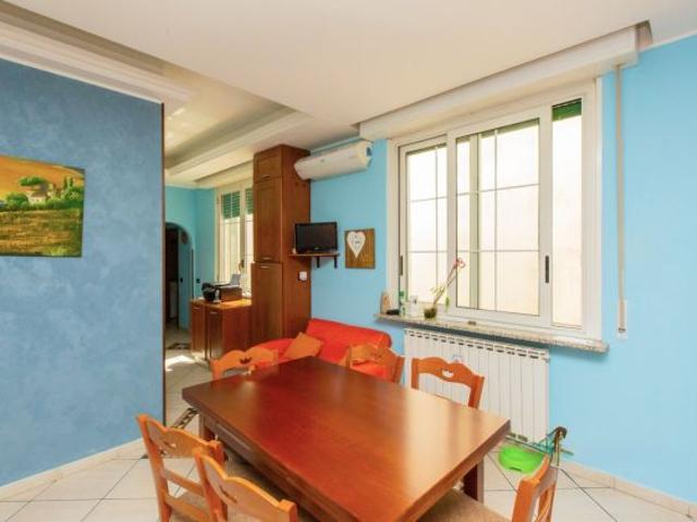 Trilocale con balcone e giardino in corte Castellanza VA