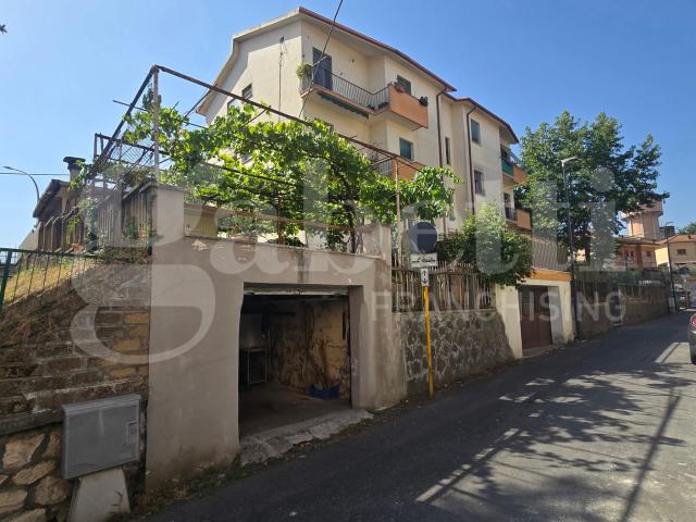 Trilocale con box a Colleferro