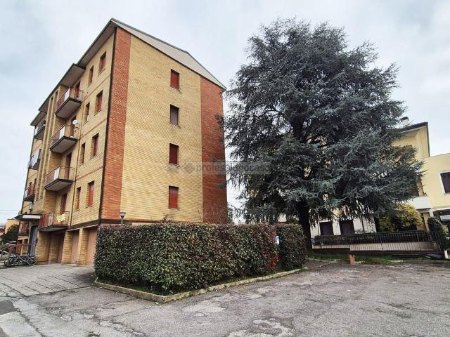 Trilocale con box a Giussano