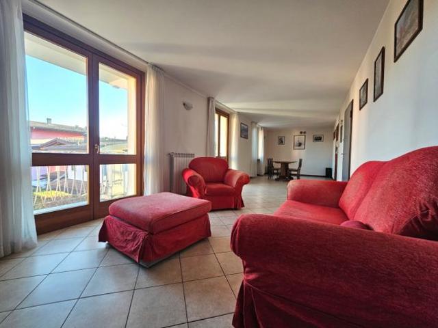 Trilocale con box e arredo
