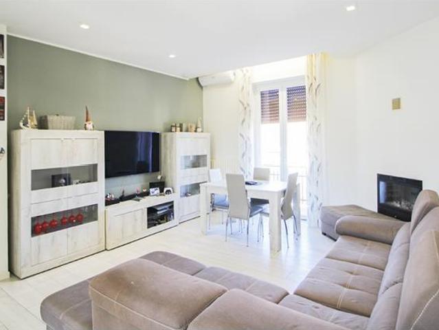 TRILOCALE con DOPPI SERVIZI,GIARDINO,BOX E CANTINA