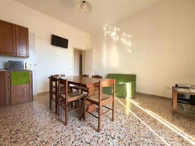 Trilocale con doppi servizi e area solare
