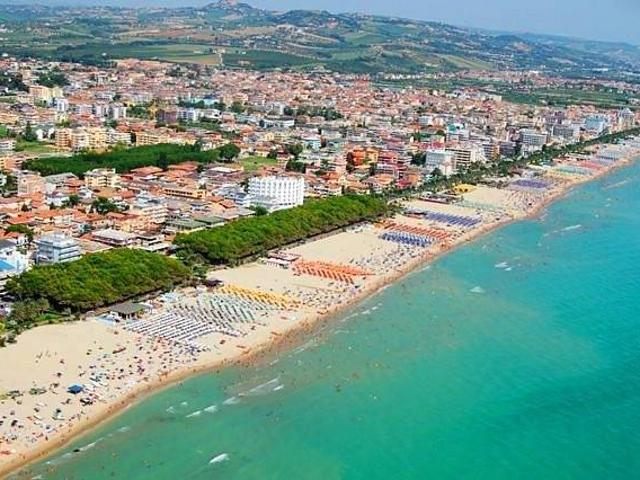 Trilocale con doppi servizi in vendita a Alba Adriatica, Villafiore