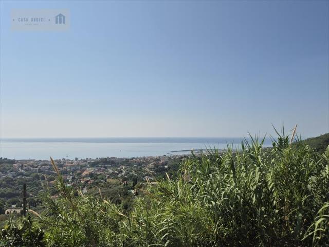 Trilocale con giardino in via borgata concezione 51, Pietra Ligure