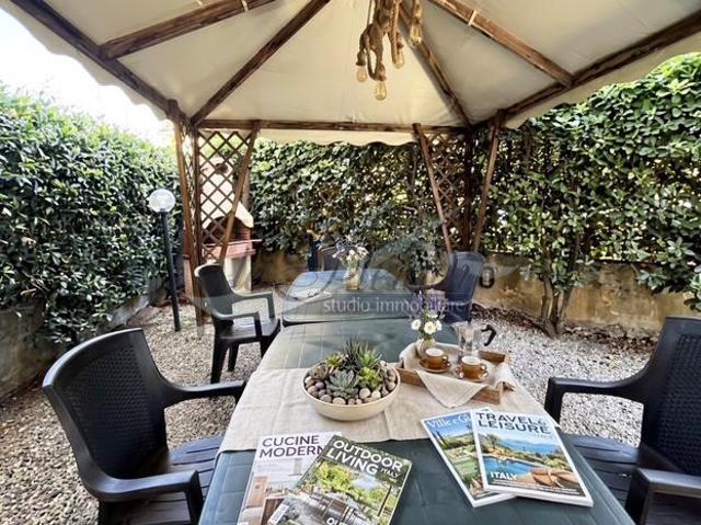 Trilocale con giardino, Livorno ospedale