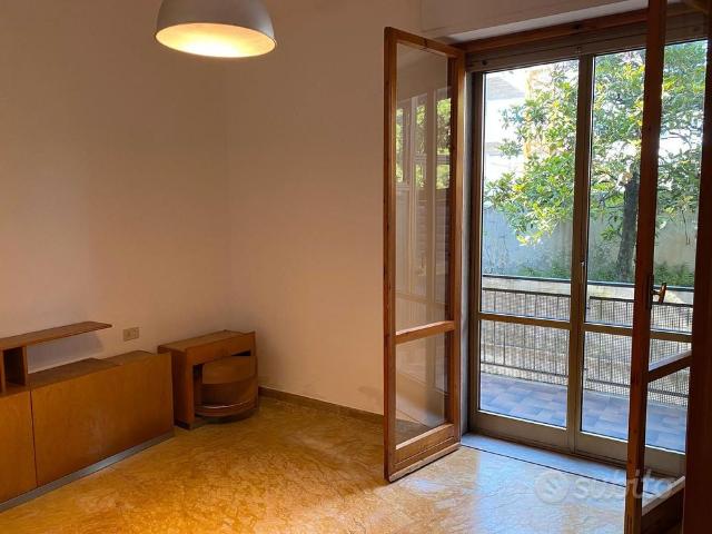 Trilocale con posto auto, balcone e giardino