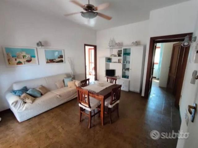 Trilocale con terrazza a 200mt dal mare