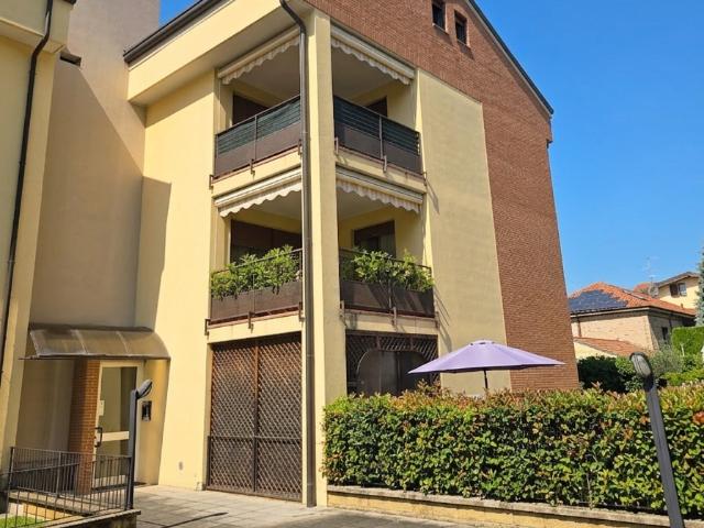 Trilocale con terrazzi in via parini snc, Carugo