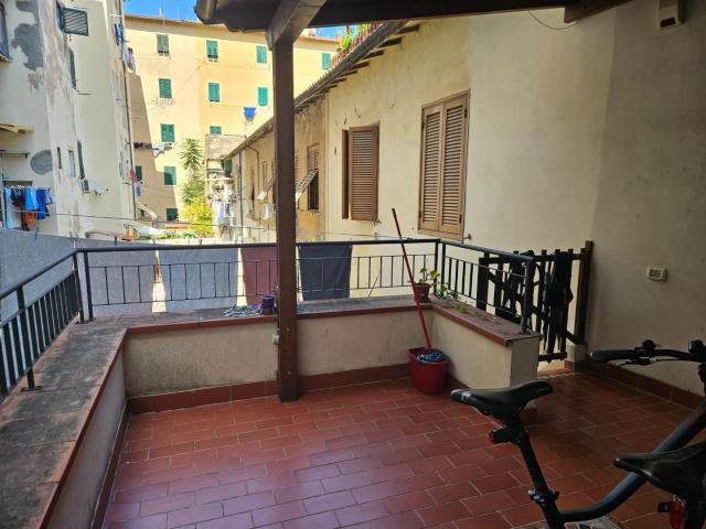Trilocale con terrazzo a Livorno