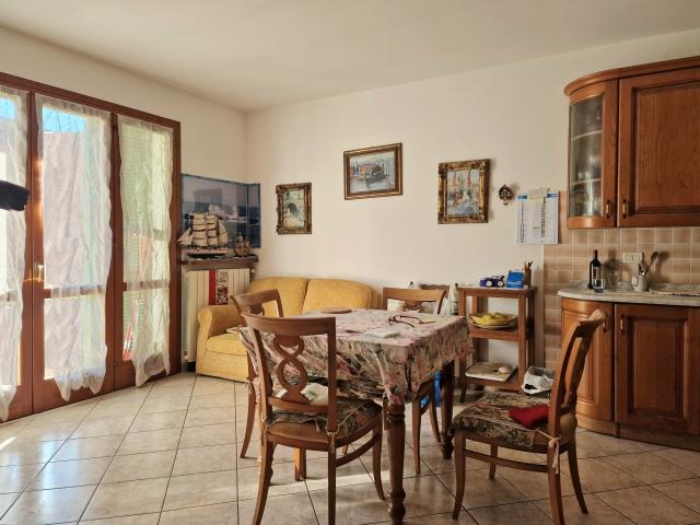 Trilocale con terrazzo a Massa