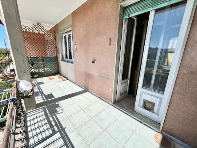 Trilocale con terrazzo a Massa