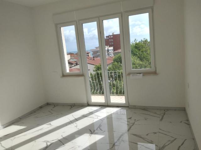 Trilocale con terrazzo a Rosignano Marittimo