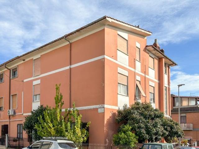 TRILOCALE CON TERRAZZO E POSTO AUTO