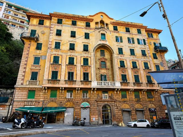 Trilocale con terrazzo in via venezia 21/5, Genova