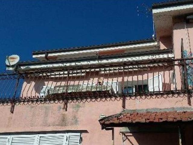 Trilocale con terrazzo in via case sparse 4, Diano Castello